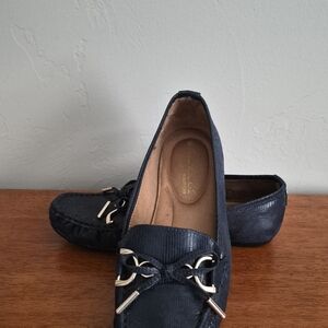 Gloria Vanderbilt Women's Navy Loafers with Gold Accents